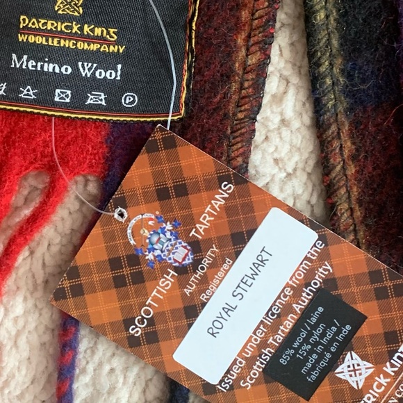 NWT Soft Tartan Royal Stewart Red Plaid Merino Wool Patrick King Pocket Scarf - Picture 6 of 6